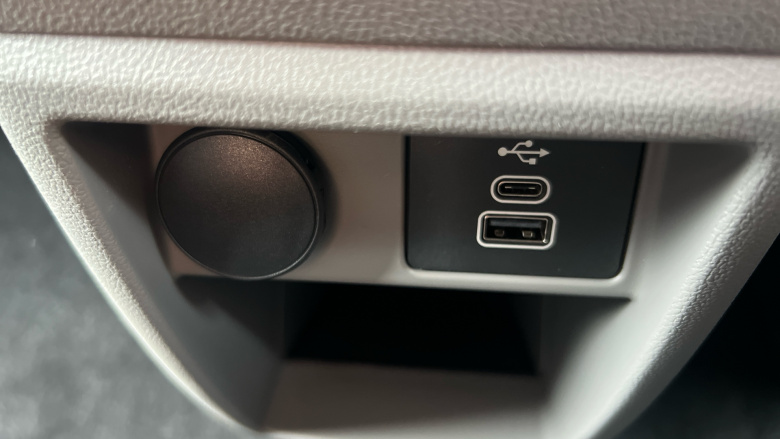 Ford Tourneo Custom 320 L1 Diesel Fwd 2.0 EcoBlue 150ps H1 Titanium 8 seater